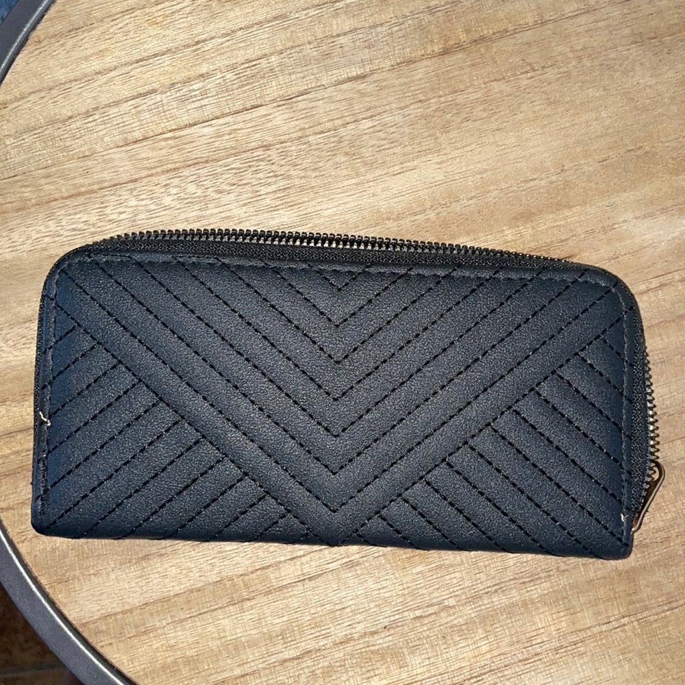 black wallet